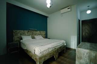 Отель Hotel Kutaisi Globus Кутаиси Двухместный номер «Комфорт» с 1 кроватью или 2 отдельными кроватями, дополнительная кровать-5