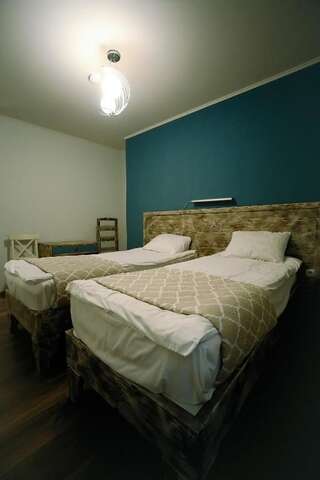 Отель Hotel Kutaisi Globus Кутаиси Стандартный двухместный номер с 1 кроватью или 2 отдельными кроватями-11
